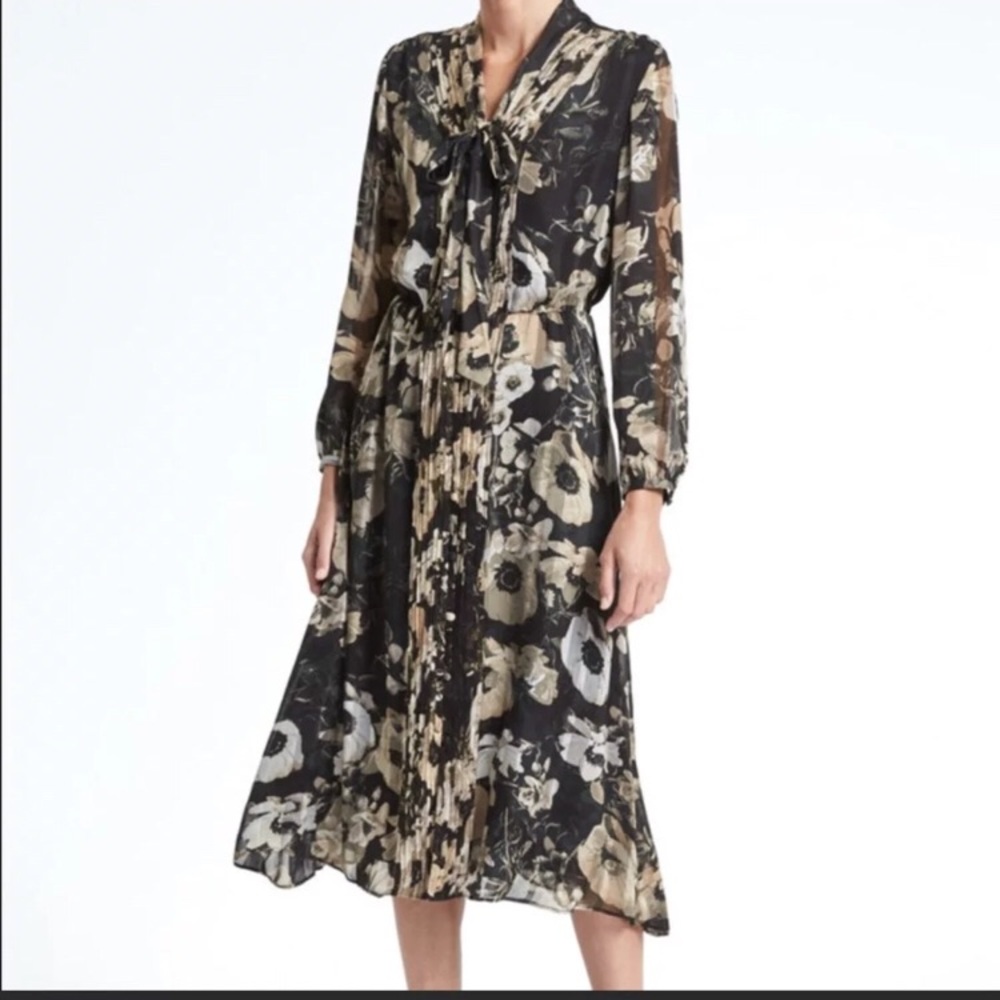 ❌SOLD❌ Banana Republic midi neck tie dress XS - Picture 3 of 8